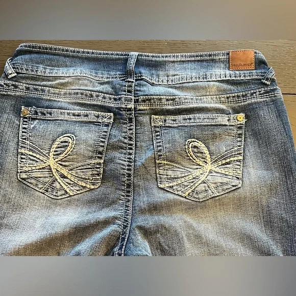 Wallflower Luscious Curvy Fit Women’s Medium Washed Boot Cut Jeans Size 13 Reg! - Picture 6 of 10